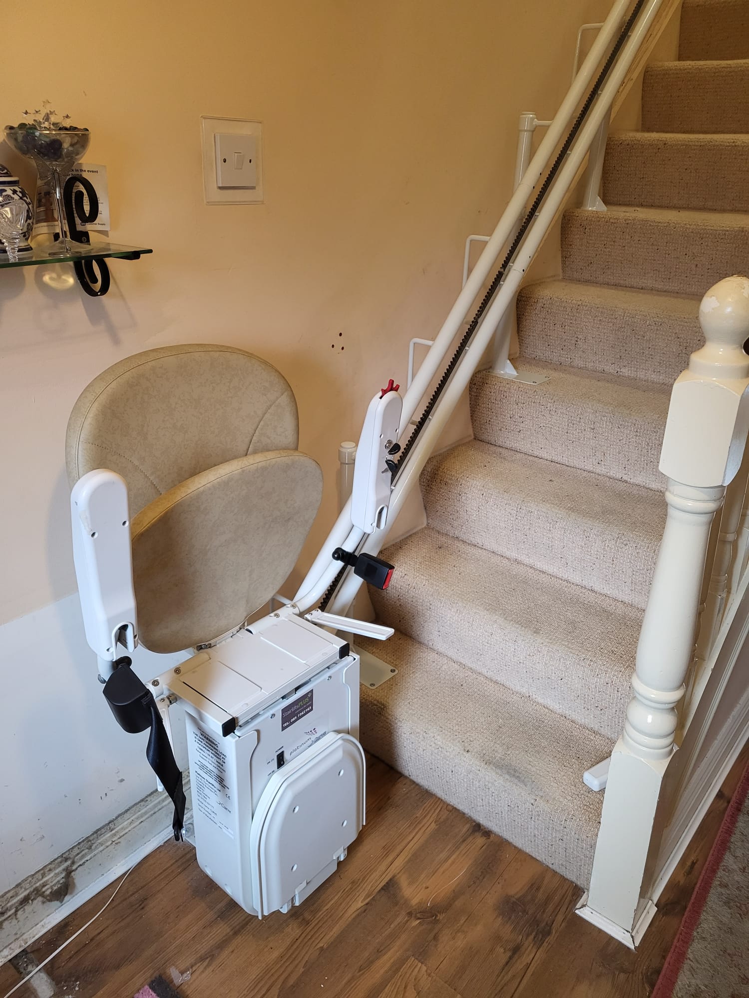 Reconditioned Stairlifts Ireland. Cream carpet with a white stairlift and cream padding.
